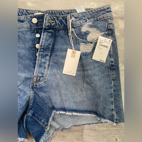 Two Pairs of Good American Denim Shorts NWT - Picture 5 of 12
